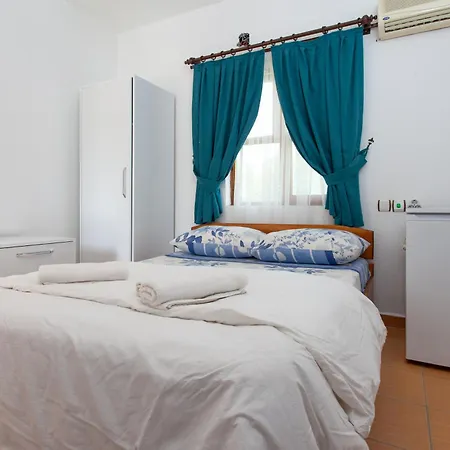 بنسيون وبنغلات باريز 2* Çıralı