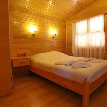 بنسيون وبنغلات باريز 2* Çıralı