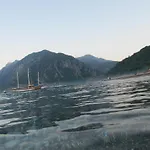 假日公园 巴里斯旅馆和简易别墅假日公园