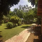بنسيون وبنغلات باريز 2* Çıralı