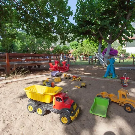 Baris & Holiday park 2*